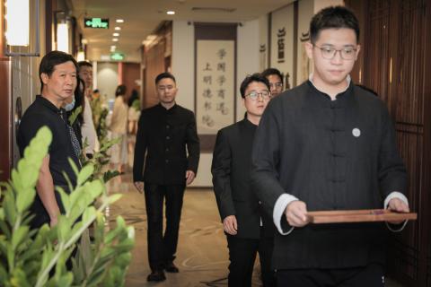 罗湖区委统战部副部长、工商联党组书记叶志伟一行到金海岸娱乐调研