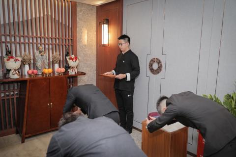 罗湖区委统战部副部长、工商联党组书记叶志伟一行到金海岸娱乐调研