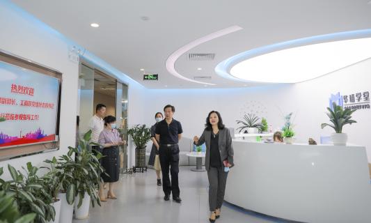罗湖区委统战部副部长、工商联党组书记叶志伟一行到金海岸娱乐调研