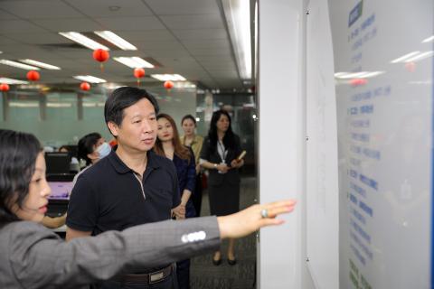 罗湖区委统战部副部长、工商联党组书记叶志伟一行到金海岸娱乐调研