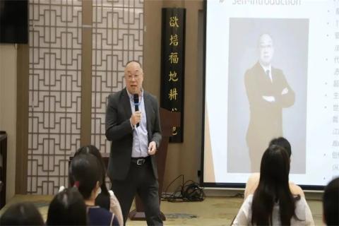 美在形体 赢在心态 | 金海岸娱乐11月员工培训圆满结束